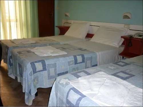 **  Hotel Maena Римини Италия