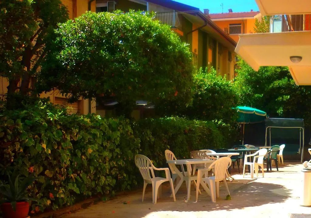 Hotel Maena Rimini 2*,